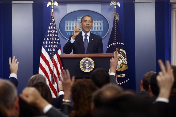 OMSTILLINGSPARAT? Barack Obama og det amerikanske folk kommer til at ændre deres måde at indrette samfundet på ifølge økonomieksperter. Højere skat og mindre militær er eneste vej frem, hvis de skal have bugt med gælden på 16.700 milliarder dollar. 