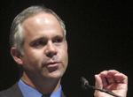 Konkurrence. Republikaneren Tim Huelskamp er en af de Tea Party-republikanere, der lige nu blokerer for at gældsloftet kan blive blokeret. Han sagde i går, at de mere moderate republikanere vil blive udfordret af andre kandidater til midtvejsvalgene, hvis de stemmer for kompromisforslaget fra Senatet. 