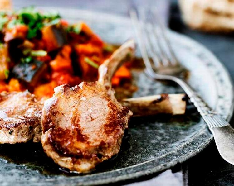 Sydfransk. Ratatouille er en Sydfransk ret, der kræver hakke- og snittearbejde i køkkenet. Retten giver rester til flere dage. 