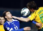 debutant. Bosnien havde uventet store problemer med at knække Litauen, men bosnierne kan juble over landets første slutrunde nogensinde efter en sen scoring. 