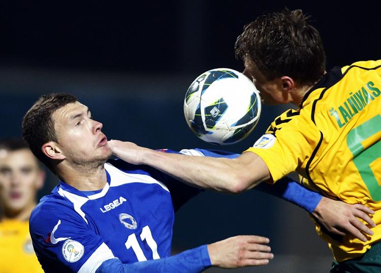 debutant. Bosnien havde uventet store problemer med at knække Litauen, men bosnierne kan juble over landets første slutrunde nogensinde efter en sen scoring. 