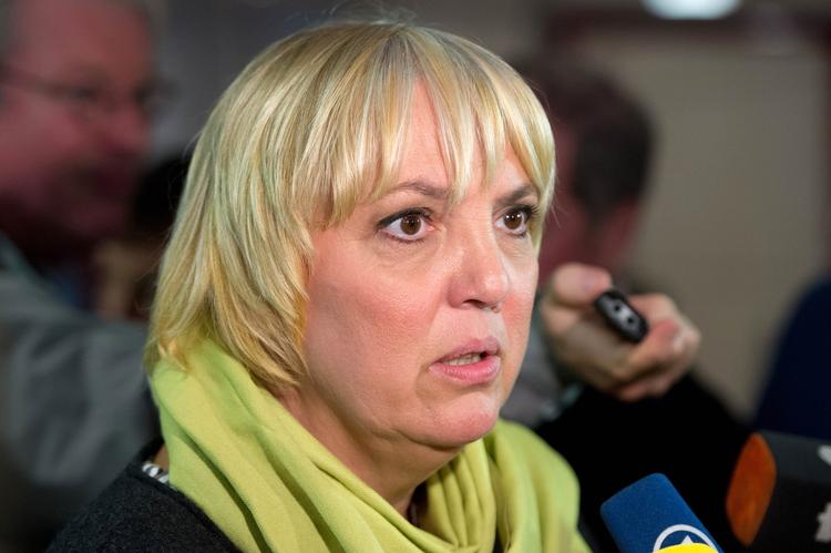 regeringssnak. De Grønne i Tyskland er ikke klar til  koalition med Merkel, fastslår partiets næstformand, Claudia Roth efter forhandlinger i nat. 