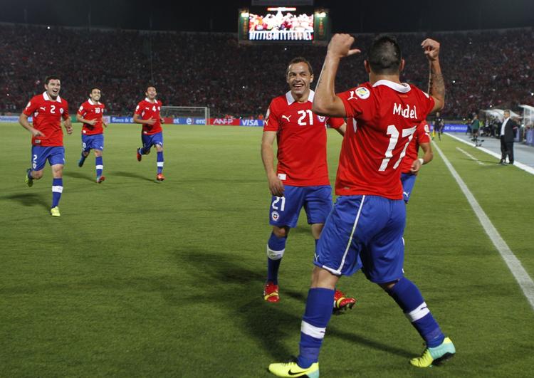 Jubel. Chile-spillerne kunne nøjes med uafgjort mod Ecuador, men vandt 2-1. 