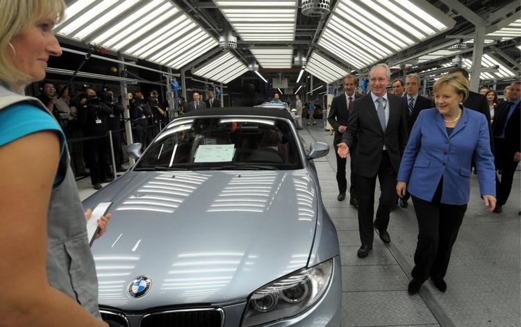 Partistøtte. Forbundskansler Angela Merkel og CDU har kæmpet mod C02-afgift og samtidig modtaget penge fra BMW-familien. 