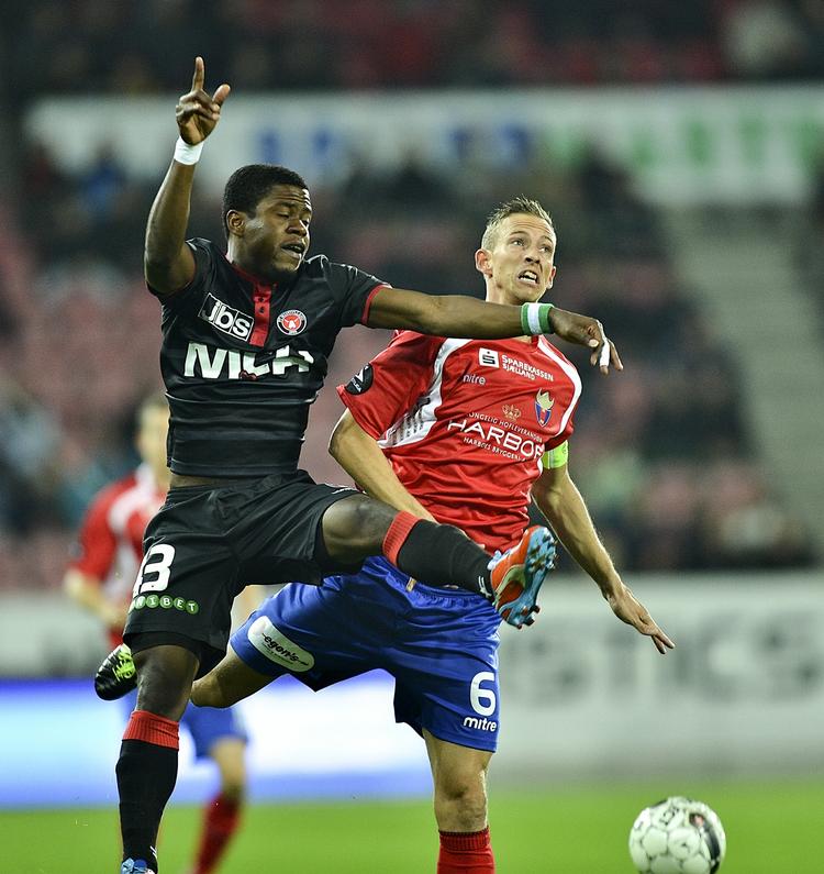 Klubmand. Izunna Uzochukwu (tv) er et produkt af FC Midtjyllands fodboldakademi. Han kom til Danmark fra Nigeria i 2006. 
