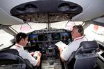 træthed. Danske piloter frygter ulykker, fordi EU tillader, at de kan arbejde flere timer om natten, end eksperter anbefaler. 