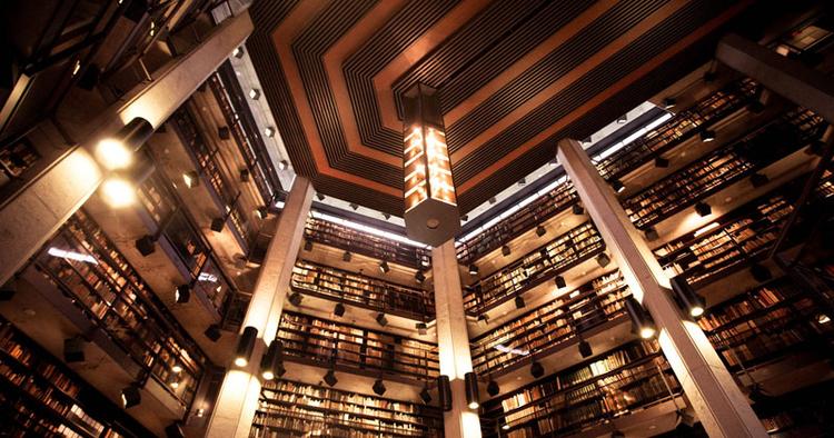 EVENTYRLIG. Thomas Fisher-biblioteket på Torontos universitet huser blandt andet en originaludgave af Lewis Carrolls 'Alice i Eventyrland'. 