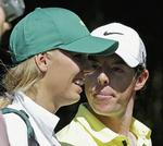 distraktioner? To tidligere verdensettere er nu kærester. Og det kan være forelskelsen i Caroline Wozniacki, som har medført et styrt fra golf-tronen for Rory McIlroy, mener golf-legenden sir Nick Faldo. 