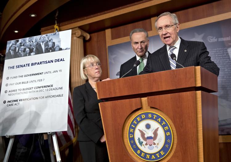 Budgetstrid. Demokraternes leder i Senatet, Harry Reid, fremlægger hovedpunkterne i den aftale, som han forhandlede sig frem til med republikanerne. 