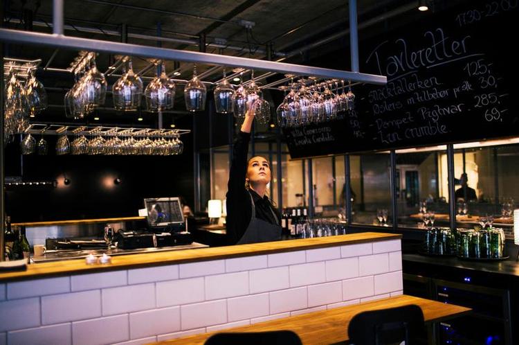 Lyngby. Meyer har åbnet endnu en satsning med ny nordisk hverdagsmad på tallerkenen og med et interiør inspireret af New Yorks flisebeklædte spisesale. 