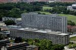 Stort. De store sygehuse kan bedre behandle patienterne med kompelkse sygdomme fordi man har samlet ekspertise i større enheder. 