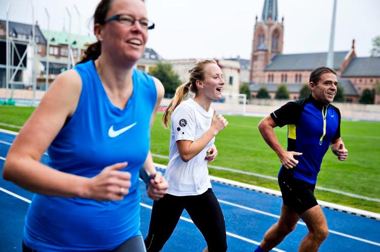 Første test. Pernille Ingemand Sørensen, Vibe Gondolf og Thomas Lykke, Politikens VM-løbere, deltog lørdag morgen i et testløb på 5 km for at se, hvor hurtigt de kan løbe. 