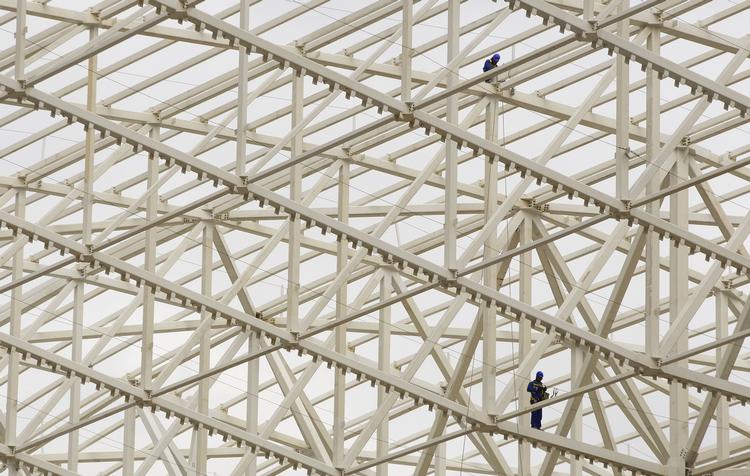 VM-kaos. Brasilien er bagefter med bygningen af flere af de stadions, der skal bruges til VM næste år. 