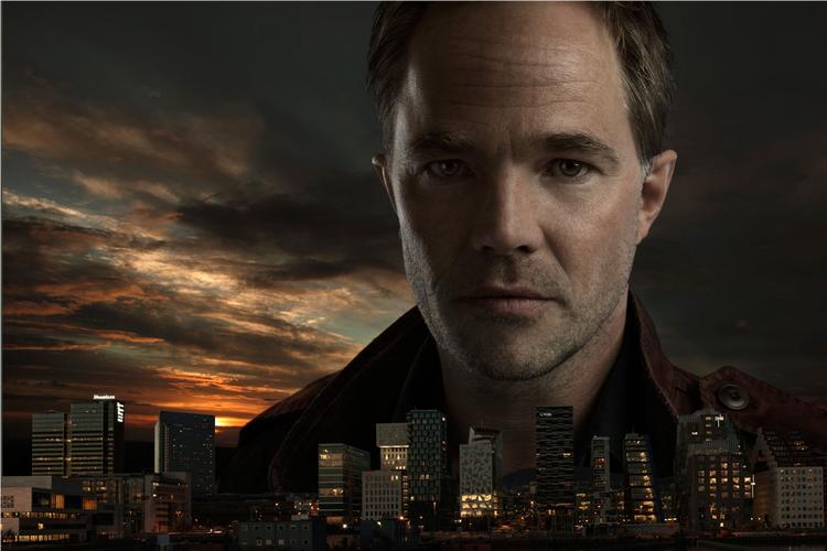 Drama. Jon Øigarden har hovedrollen i 'Mammon' som journalisten Peter, der kommer på sporet af en farlig skandale. 
