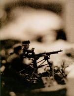 Legetøjstropper. Tyske soldater i den russiske ødemark ved Stalingrad - i modeludgave, men alligevel skræmmende som krigsreportage. 