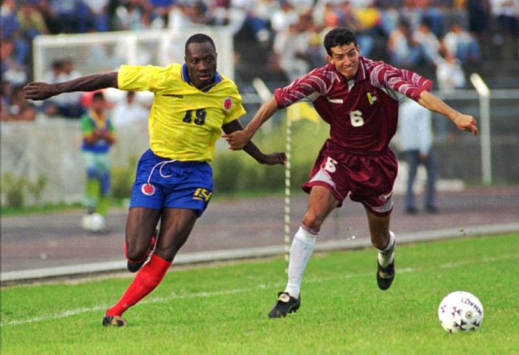 pornofilm. Faustino Asprilla (tv) blev i 1996 valgt til den sjettebedste spiller i verden af Fifa. Her ses angriberen i en landskamp for Colombia i 1995. 