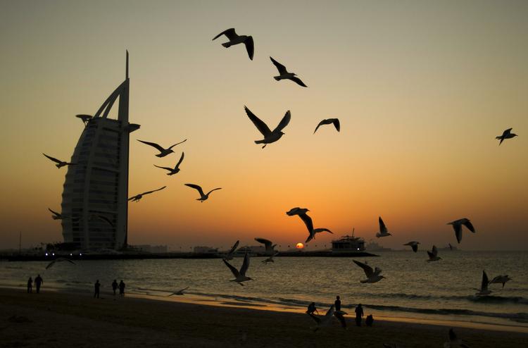 Luksus. Burj Al Arab-hotellet i Dubai har syv stjerner - til sammenligning kan danske hoteller højst få fem stjerner. 