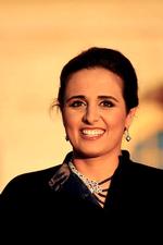 Mæcen. Fyrstedatteren Sheikha al-Mayassa Al-Thani køber årlig kunst til Qatar for 1 milliard dollar. Seneste profilerede kunstkøb er Damien Hirsts skulpturer 'Den mirakuløse rejse'. 