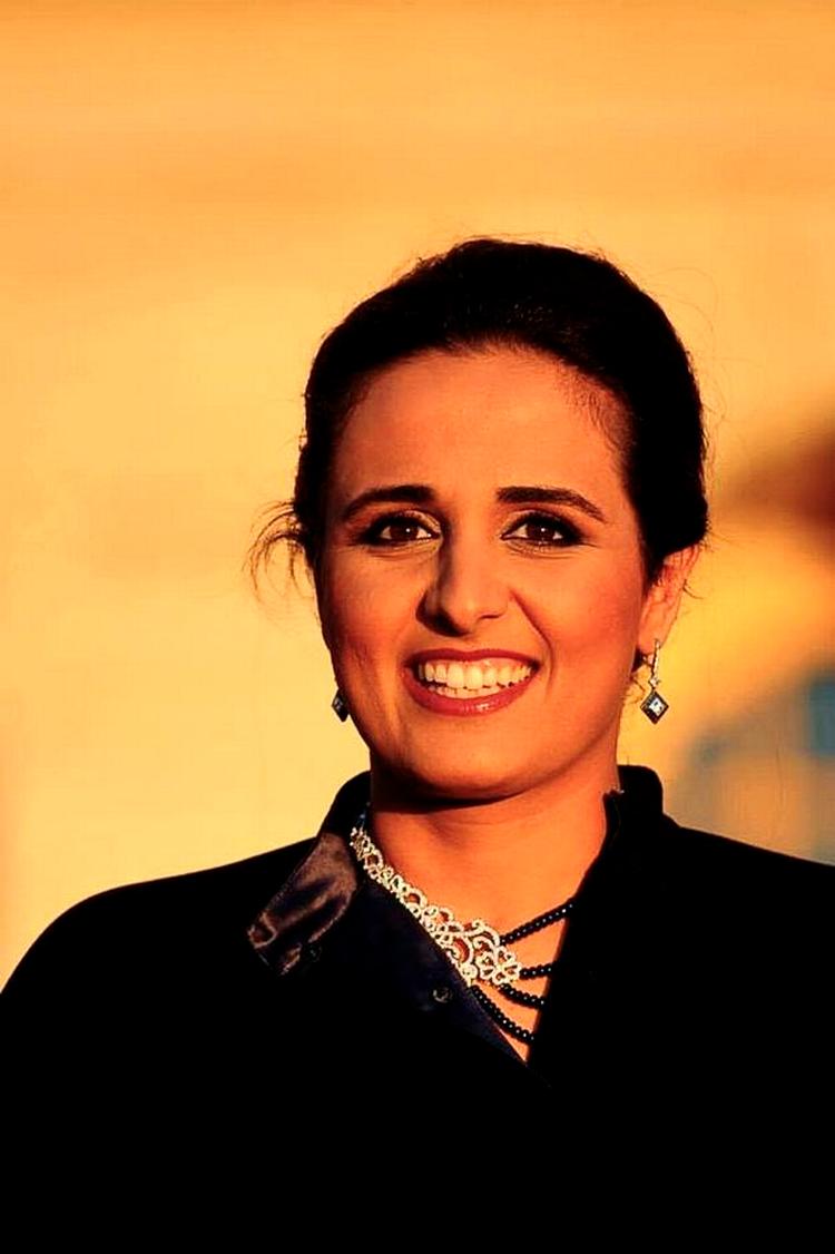 Mæcen. Fyrstedatteren Sheikha al-Mayassa Al-Thani køber årlig kunst til Qatar for 1 milliard dollar. Seneste profilerede kunstkøb er Damien Hirsts skulpturer 'Den mirakuløse rejse'. 
