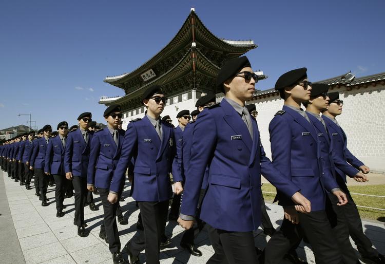 March. Til tonerne af 'Gangnam Style' blev Seouls nye turistpoli præsenteret for offentligheden i onsdags. 