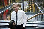 GARANTIER. Jyske Banks adm. direktør, Anders Dam, mener ikke, kunderne skal frygte, at banken helt selv kan skrue op og ned på det nye boliglån, der kommer på markedet til december. De kan bare skifte, hvis det bliver for dyrt, lyder det. 