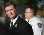 Anklager Robert Rice (tv.) meddelte på en pressekonference i onsdags, at han har bedt om at få en ny anklager til at se på sagen om voldtægten af en 14-årig pige og hendes 13-årige veninde. Pigen har forkalret, at hun blev voldtaget af en dengang 17-årig bekendt. 