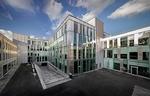 Studiemiljø. KUA og KEA (foto), et universitet og et erhvervsakademi, er begge bygget på ideer om transparens og fleksibilitet. Men kun på universitetet synes modeordene at være tænkt ordentligt igennem i forhold til at skabe et funktionelt undervisningsmiljø. 