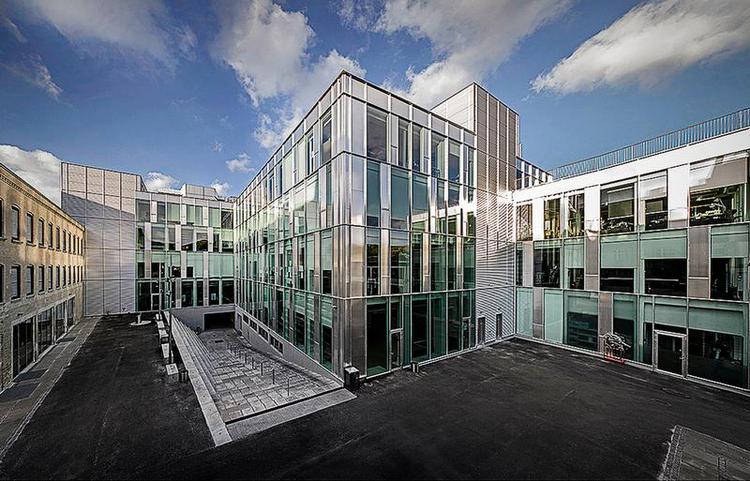 Studiemiljø. KUA og KEA (foto), et universitet og et erhvervsakademi, er begge bygget på ideer om transparens og fleksibilitet. Men kun på universitetet synes modeordene at være tænkt ordentligt igennem i forhold til at skabe et funktionelt undervisningsmiljø. 
