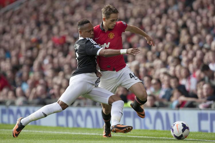 slagsmål. Kampen mellem Manchester United og Southampton var præget af mange hårde nærkampe mellem Uniteds albansk, belgisk, serbisk, tyrkiske talent,  Adnan Januzaj, og Southamptons Nathaniel Clyne 