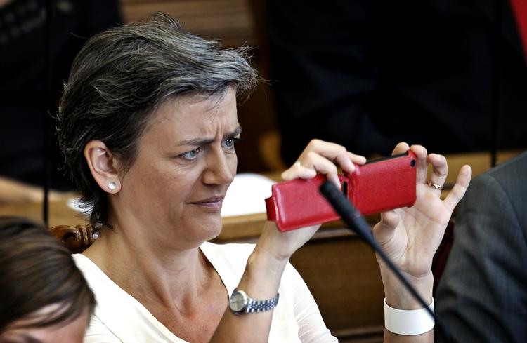 Interesse. Margrethe Vestager er med mere end 31.000 'følgere' den danske politiker, der er mest 'fulgt' på Twitter. Man følger typisk dem, man deler interesser med. 