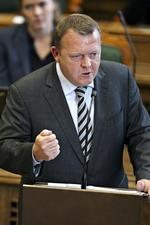pinebænken. Venstres formand skal i dag forsvare sig i sag om dyre rejser for bistands-kroner. 
