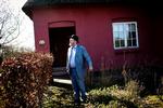 Kom. Johannes Møllehave må have folk omkring sig, og han inviterer generøst gæster til sit hus i Ll. Snøde. »Kom endelig«, siger han, »og tag sengetøj med«. 