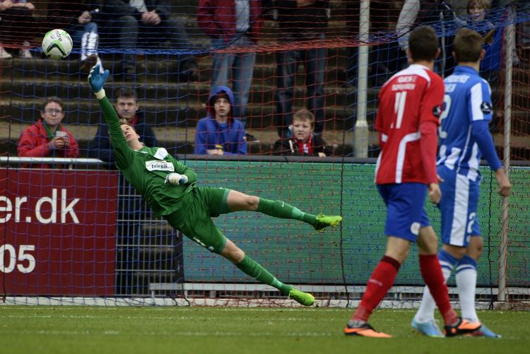 1-0. Dette forrygende langskud af Morten Bertolt åbnede scoringen i Slagelse. 