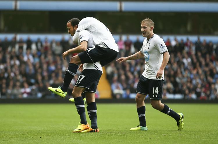 0-1. Tottenhams første mål blev scoret af Andros Townsend. 