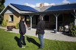 Solcelleboom: Tusindvis af danskere har fået solceller på taget - men det er de færreste der laver overskudsstrøm. Alligevel kan solcellerne sagtens være en god forretning. 