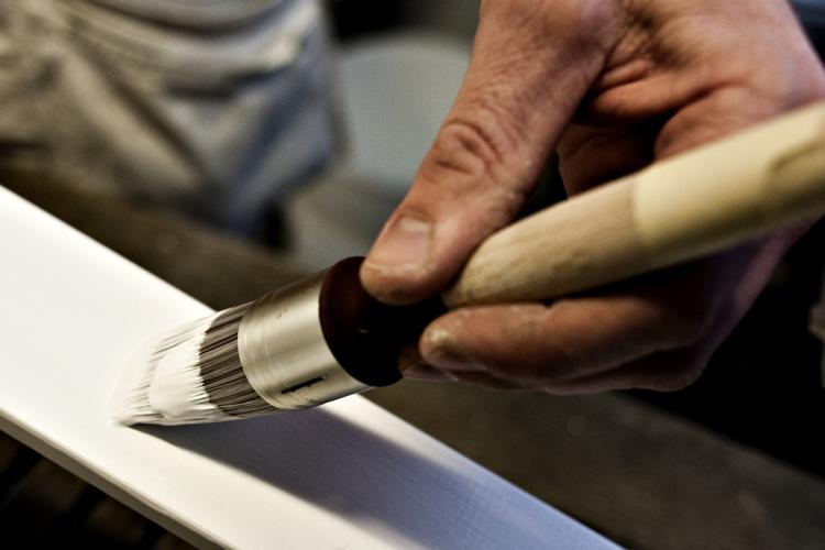 Allergifremkaldende. Videncenter for allergi ved Gentofte Hospital har sammen med som Institut for Miljøvidenskab, Aarhus Universitet og Statens Byggeforskningsinstitut undersøgt 17 vægmalinger i 2012, og fandt ikke fundet en eneste maling, der ikke indeholder MI. 