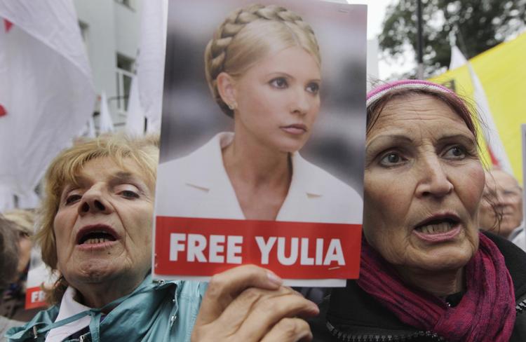 KOMPROMIS. Den fængslede Julia Timosjenko er blevet fanget i et geopolitisk spil, hvor hun måske er tvunget til at lade sit lands vej til Vesten veje tungere end sine egne interesser, skriver Thomas Lauritzen. 