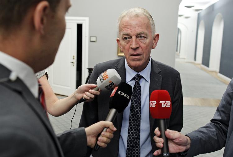 Støtte. Danmark bakker op om den hollandske regerings initiativ til kræve 30 Greenpeace-aktivister løsladt i Rusland via Den Internationale Havretsdomstol, siger udenrigsminister Villy Søndal (SF).- Foto: . 