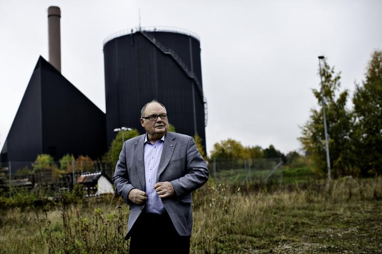 Inkompetence. Byrådsmedlem Per Slot har været med til at træffe beslutninger om, at Helsingør skal investere i et nyt kraft-varme-værk til 400 mio. kr. Men han erkender, at han ikke har forudsætningerne for at gennemskue sagens kompleksitet. 