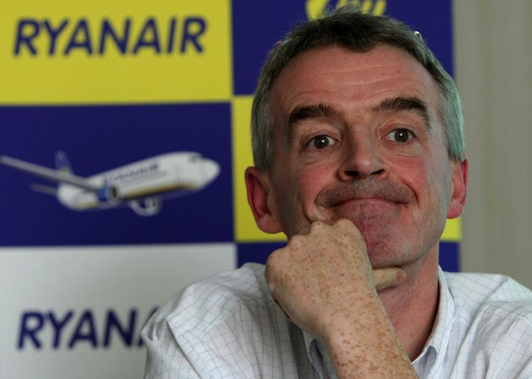 Farverig. Ryanair-chef Michael O'Leary stillede i sidste uge op og besvarede kunders spørgsmål på Twitter. 