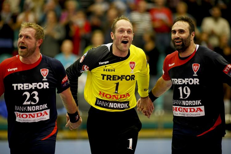 succes. Joachim Boldsen, Kasper Hvidt og Cyril Viudes jubler over KIF Kolding København sejr mod polske Wisla Plock. 