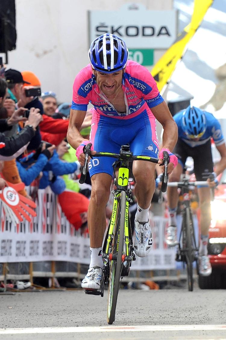 Blakket. Michele Scarponi fik tilkendt sejren i Giroen 2011, da Alberto Contador blev sat i dopingkarantæne, hvilket Scarponi har prøvet tidligere i karrieren... 