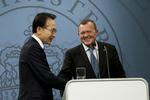 Håndtryk. Sydkoreas tidligre præsident Lee Myung-bak og stifter af klimaorganisationen GGGI er på dansk statsbesøg i maj 2011. Samme måned besluttede daværende udviklingsminister Søren Pind at støtte GGGI med 90 millioner kroner på baggrund af forkerte oplysninger. (FOTO: ARKIV, POLFOTO Helle Arensbæk) 