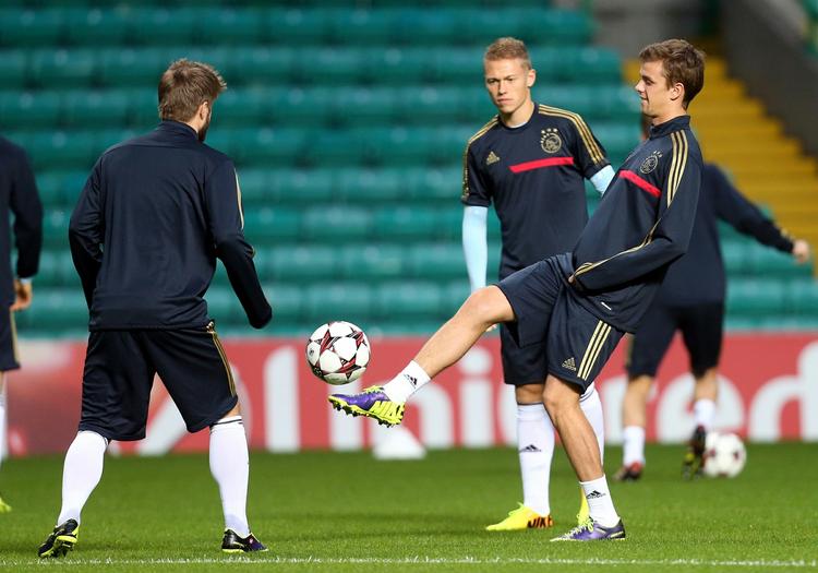 tips. Lucas Andersen (th) og Viktor Fischer (midt) under træning forud for Ajax' kamp mod Celtic i aften. 