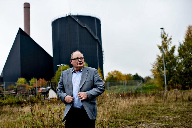 Inkompetance. Byrådsmedlem Per Slot har været med til at træffe beslutninger om, at Helsingør skal investere i et nyt kraft-varme-værk til 400 millioner kroner. Men han erkender, at han ikke har forudsætningerne for at gennemskue sagens kompleksitet. 