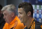 Bale-pres. Real Madrids Cristiano Ronaldo (th) og træner Carlo Ancelotti under pressemødet forud for kampen onsdag mod Juventus. 