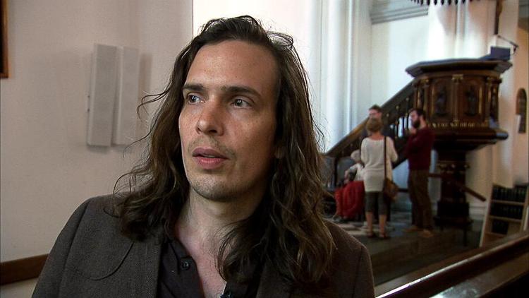 Rundrejse. Det er ikke blot asatro og naturmystik, som Kristian Leth undersøger i sin reportageserie. Han når også rundt til de mere spirituelle afkroge af den blyindfattede danske folkekirke. 