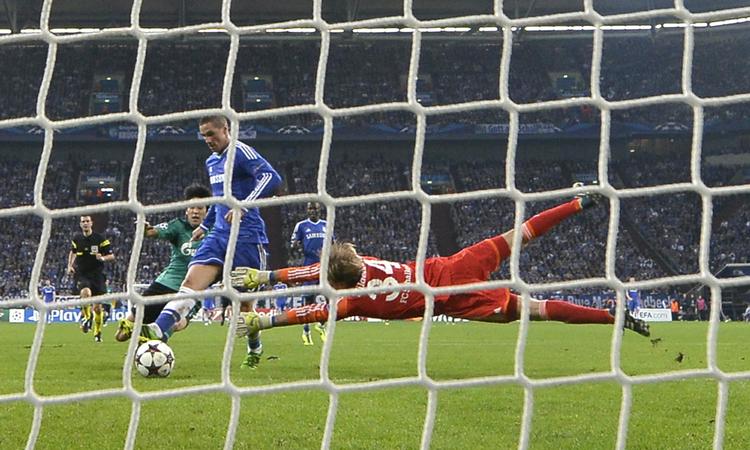 Blændende. Torres scorede to gange i Gelsenkirchen. 