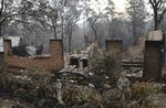 Ruin. Et hus i Winmalee 65 kilometer fra Sydney er ødelagt af flammerne. De australske myndigheder venter, at dagens blæst ogh varme kan skabe gunstige forhold for skovbrandene, der plager landet. 