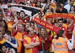 decibel. Galatasaray er kendt for at have nogle af de mest dedikerede og højrøstede fans. Så der venter FCK-spillerne en varm modtagelse i Istanbul i aften. 